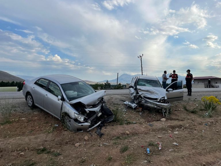 Elbistan’da Trafik Kazası, 5 Yaralı