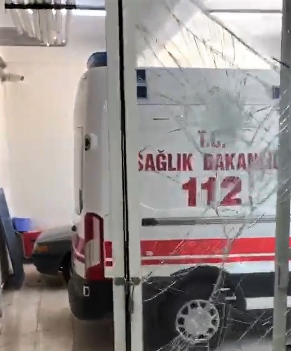 Kahramanmaraş’ta 112 acil servisine taşlı saldırı