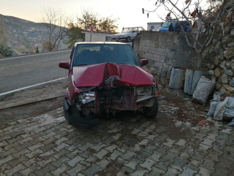 Kahramanmaraş’ta otomobil evin duvarına çarptı