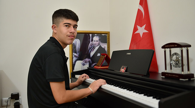 Kahramanmaraşlı Otizmli Piyanist Kubilay’dan Cumhuriyet Resitali