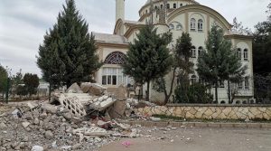 Türkoğlu Kılılı çifte minareli cami de ağır hasar aldı