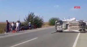 Adana’da hafif ticari araç traktöre çarptı 2 kişi yaralandı