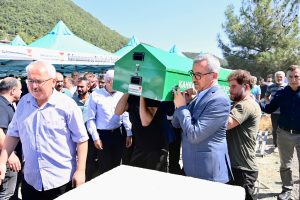 <strong>Başkan Güngör, Andırın’daki Kazada Hayatını Kaybeden Vatandaşların Cenaze Törenine Katıldı</strong>
