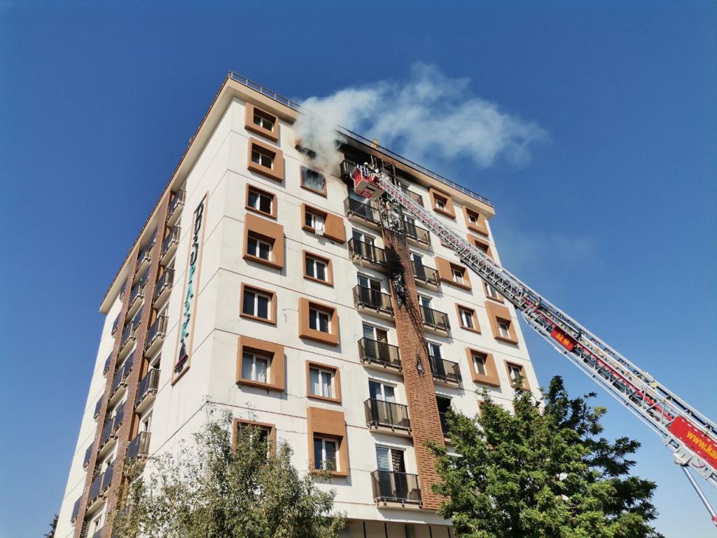 Kahramanmaraş’ta hafif hasarlı binada yangın