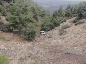 Kahramanmaraş’ta araç 40 metrelik uçuruma yuvarlandı: 3 yaralı