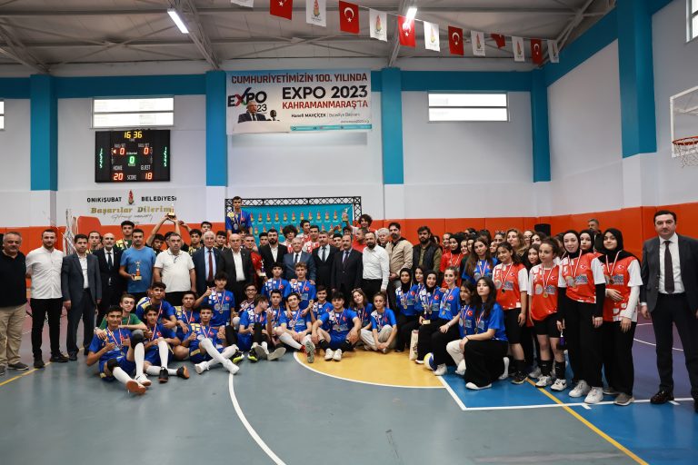 <strong>Onikişubat Belediyesi 100. Yıl EXPO 2023 Voleybol Turnuvası finali nefes kesti</strong>