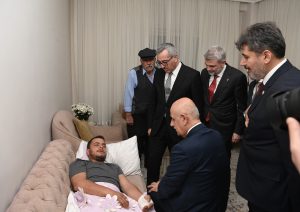 <strong>Kirişci ve Güngör’den Pençe – Kilit Harekâtı Bölgesinde Yaralanan Gürbak’a Geçmiş Olsun Ziyareti</strong>